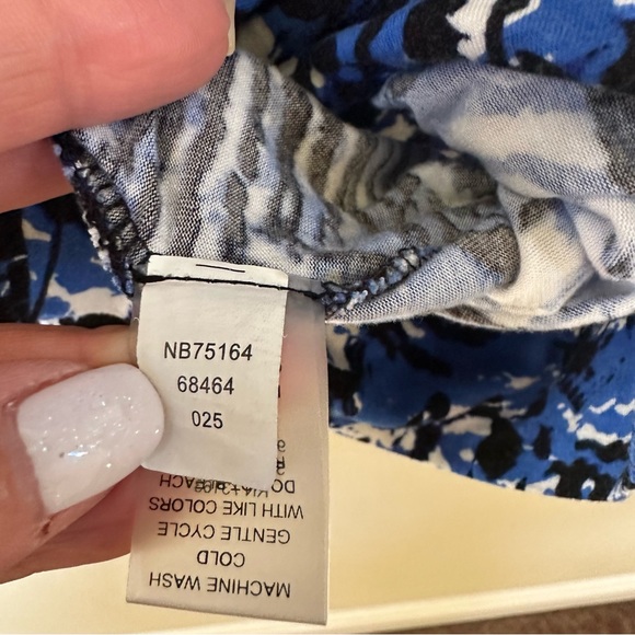 Cable & Gauge short sleeve cold shoulder top Sz M - Picture 6 of 8